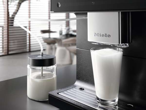 Miele CM 7750 Obsidianschwarz matt Stand-Kaffeevollautomat DIAMOND mit CoffeeSelect und AutoDescale für größte Flexibilität